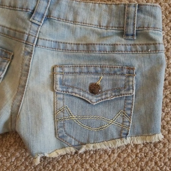 Shorts - Picture 3 of 3